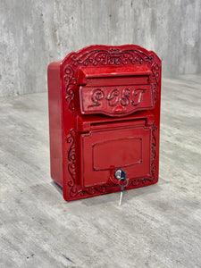 Posty - Red Vintage Mailbox